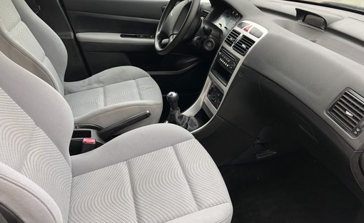 Peugeot 307 1.4 90 Ch 2006 - vue 4