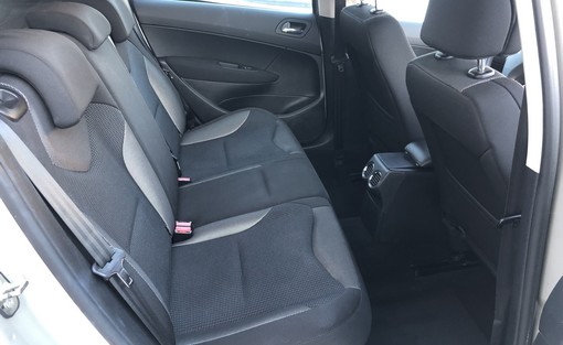Peugeot 308 1.6 HDI 110 2009 - vue 4