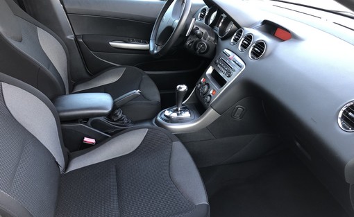 Peugeot 308 1.6 HDI 110 2009 - vue 5