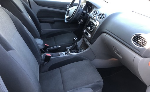 Ford Focus 1.6 TDCI 90 Ch ghia 2008 - vue 4