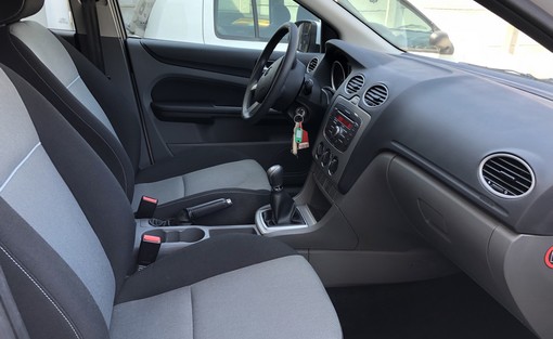 Ford Focus 1.6 TDCI 110 Ch 2010 - vue 4