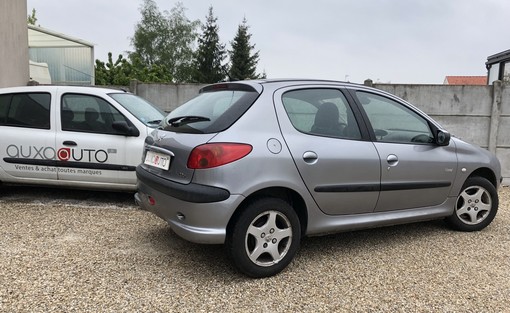 Peugeot 206 1.4 90 Ch crystal 2004 - vue 2