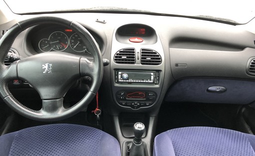 Peugeot 206 1.4 90 Ch crystal 2004 - vue 6