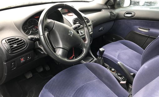 Peugeot 206 1.4 90 Ch crystal 2004 - vue 7