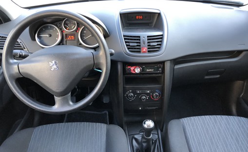 Peugeot 207 1.6 HDI 90 Ch 99g 2010 - vue 6