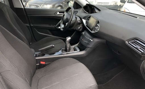 Peugeot 308 SW 1.6 HDI 92 Ch active 2014 - vue 4