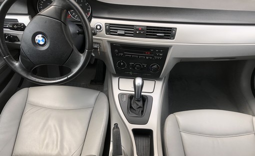 BMW 320I 2005 - vue 6