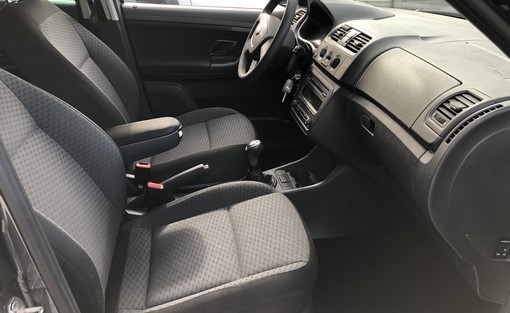 Skoda Fabia 1.2 TDI 75ch ambiante 2012 - vue 4