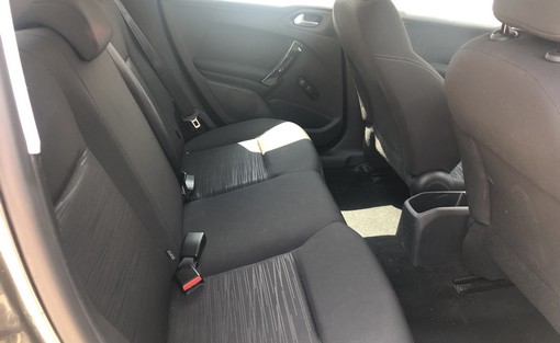 Peugeot 208 1.4 HDI 70 2013 - vue 5