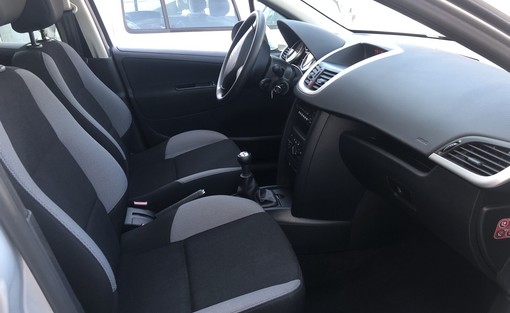 Peugeot 207 SW 1.6 HDI 90 Ch trendy 2007 - vue 4