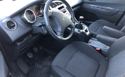 Peugeot 5008 1.6 HDI 110 premium 2010 - vue 7