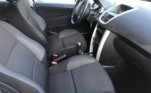 Peugeot 207 1.6 HDI 92 Ch 98g 2012 - vue 4
