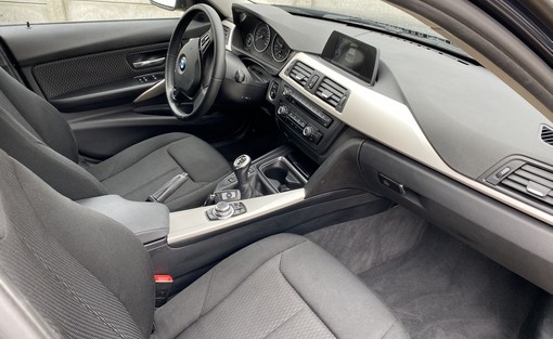 BMW 318D Touring f31 2015 - vue 2