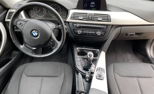 BMW 318D Touring f31 2015 - vue 4