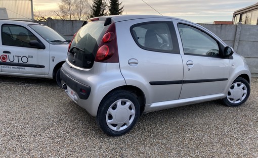 Peugeot 107 1.0 2012 - vue 2