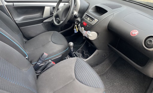 Peugeot 107 1.0 2012 - vue 4