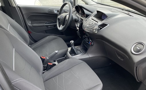 Ford Fiesta 1.5 TDCI 75 2015 - vue 4