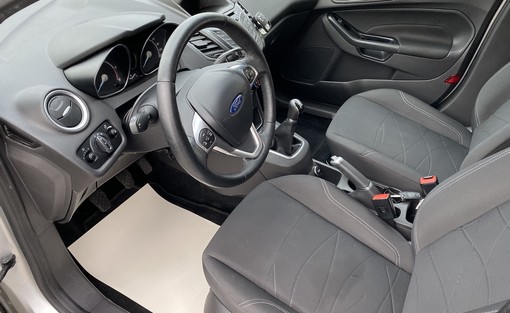 Ford Fiesta 1.5 TDCI 75 2015 - vue 5