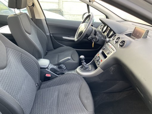 Peugeot 308 SW 1.6 HDI 110 Ch 2008 - vue 4