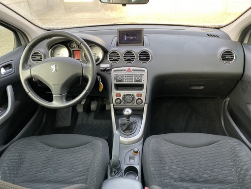 Peugeot 308 SW 1.6 HDI 110 Ch 2008 - vue 8