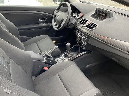 Renault Megane 1.5 DCI 90ch - vue 4