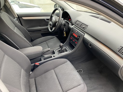 Audi A4 1.9 TDI 115ch 2005 - vue 4