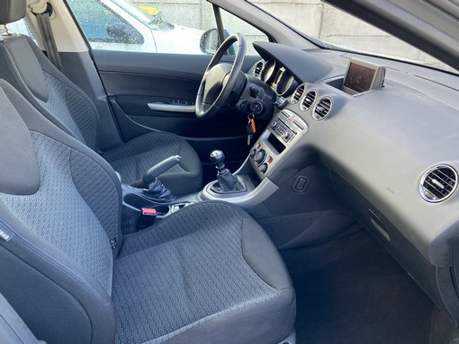 Peugeot 308 SW 1.6 HDI 110 Ch 2008 - vue 5