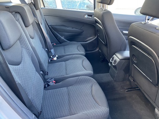 Peugeot 308 SW 1.6 HDI 110 Ch 2008 - vue 6