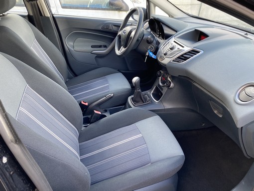 Ford Fiesta 1.4 TDCI 70 2010 - vue 4