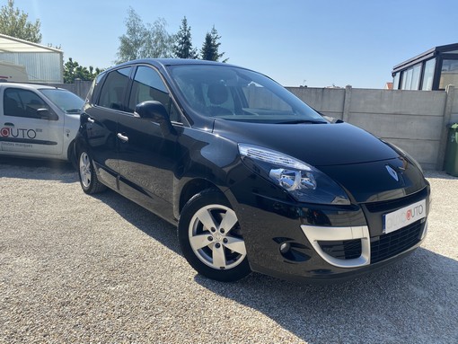 Renault Scenic 1.9 130ch tomtom 2009 - vue 3