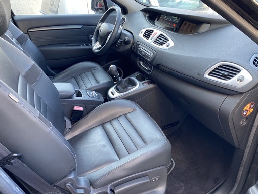 Renault Scenic 1.9 130ch tomtom 2009 - vue 4