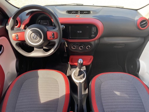 Renault Twingo 1.0 70ch intens 2018 - vue 4