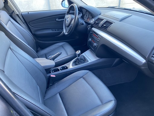 BMW 118D 2008 - vue 4