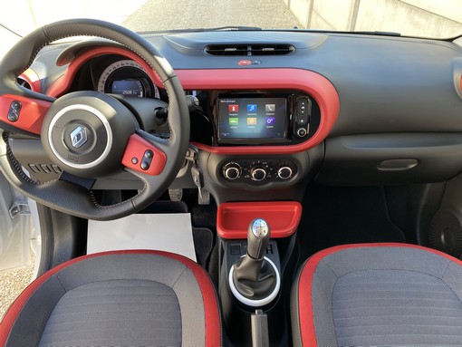 Renault Twingo 1.0 70ch intens 2019 - vue 4