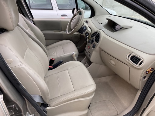 Renault Modus 1.5 DCI 85 2008 - vue 2