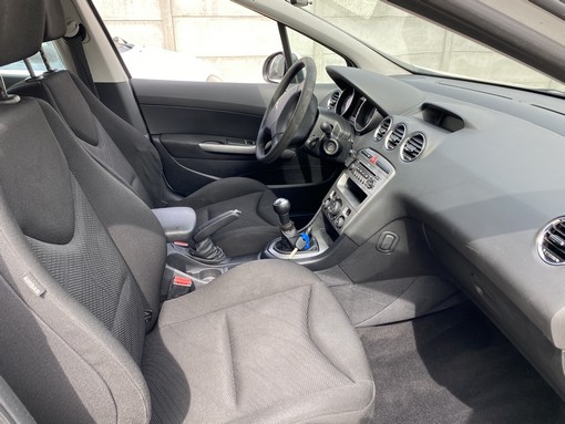 Peugeot 308 SW 1.6 Vti 120 2008 - vue 2