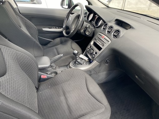 Peugeot 308 SW 1.6 HDI 110 Ch 2008 - vue 4
