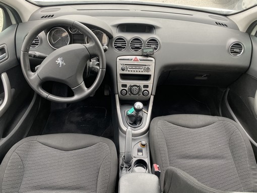 Peugeot 308 SW 1.6 HDI 110 Ch 2008 - vue 8