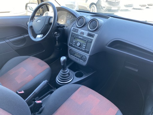 Ford Fiesta 1.5 TDCI 70 2007 - vue 4
