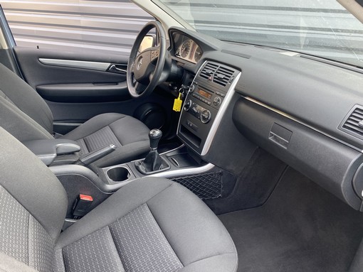 Mercedes-Benz B200 2010 - vue 4