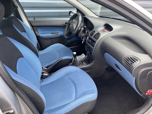 Peugeot 206 1.1 60ch pop art 2004 - vue 4