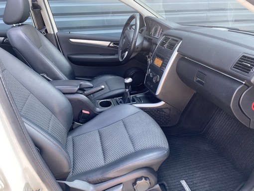 Mercedes-Benz B200 2011 - vue 4