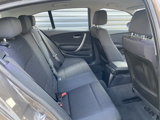 BMW 118D 2008 - vue 5
