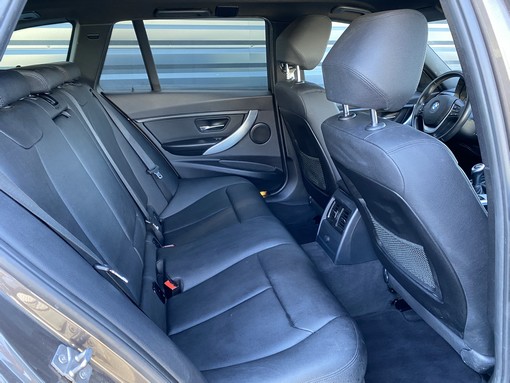 BMW 318D Touring 2013 - vue 4