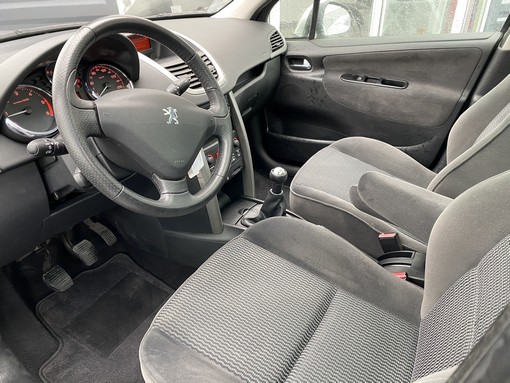 Peugeot 207 1.6 HDI 90 2008 - vue 6