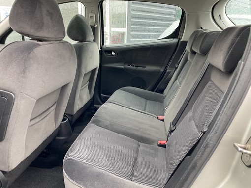 Peugeot 207 1.6 HDI 90 2008 - vue 8