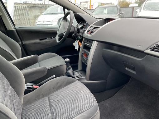 Peugeot 207 1.6 HDI 90 2008 - vue 9