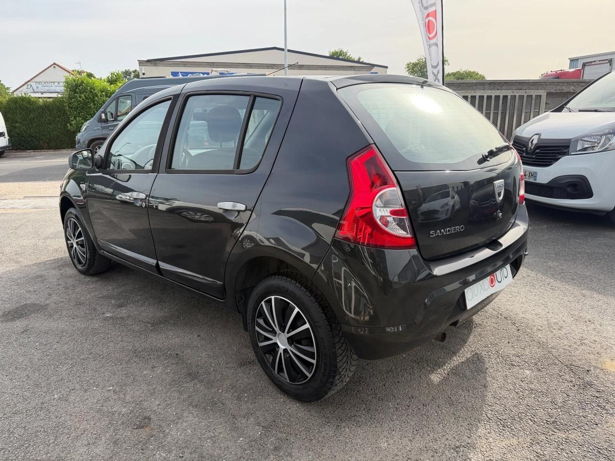 Dacia Sandero 1.2 75 LAUREATE 2011 - vue 2