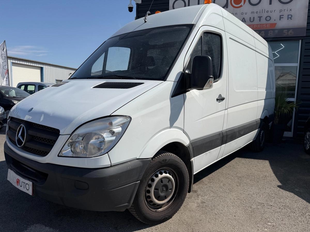 Mercedes-Benz Sprinter Vu FOURGON 37S 2.2 313 CDI 130 3T5 2012 - vue 4