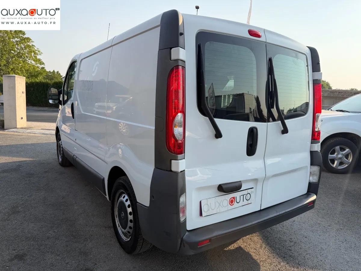 Opel Vivaro Vu 2013 - vue 3